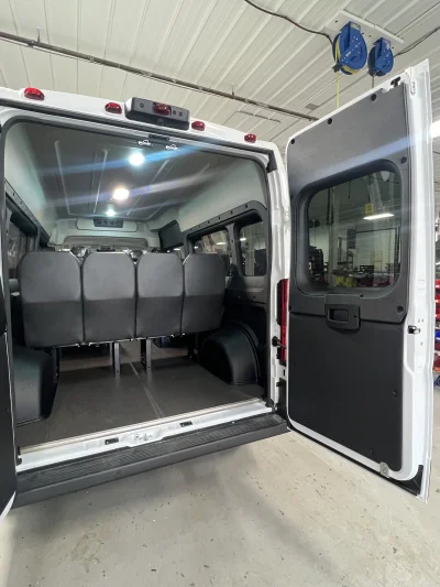 2026 RAM PROMASTER - 12 PASSENGER SHUTTLE - BRIGHT WHITE - GRAY SEATING - 2026 RAM PROMASTER SHUTTLE - Image 11 of 18