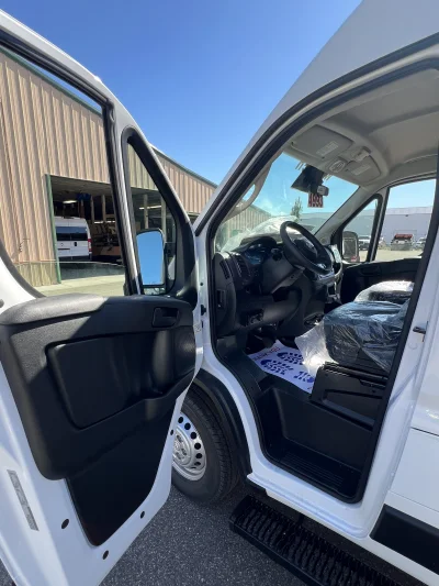 2026 RAM PROMASTER 2500 - SHUTTLE PACKAGE - BRIGHT WHITE (PW7) GRAPHITE SEATING - 2026 RAM PROMASTER SHUTTLE - Image 4 of 18