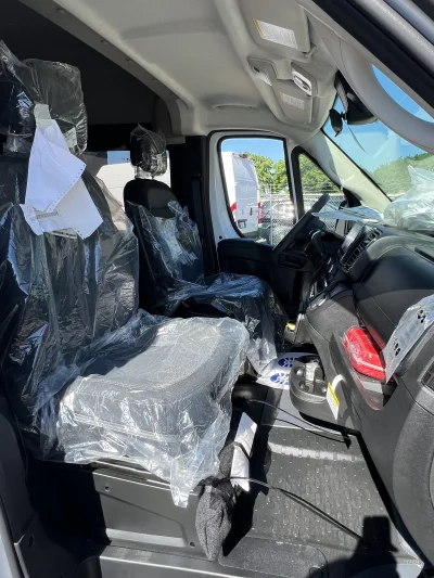 2026 RAM PROMASTER 2500 - SHUTTLE PACKAGE - BRIGHT WHITE (PW7) GRAPHITE SEATING - 2026 RAM PROMASTER SHUTTLE - Image 6 of 18