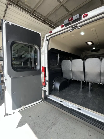 2026 RAM PROMASTER 2500 - 10 PASSENGER SHUTTLE PACKAGE - BRIGHT WHITE (PW7) - GRAY SEATING - 2026 RAM PROMASTER SHUTTLE - Image 10 of 18