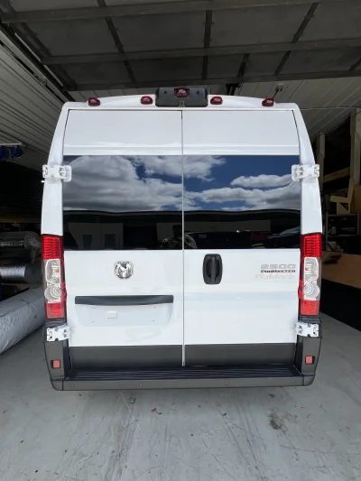 2026 RAM PROMASTER 2500 - 10 PASSENGER SHUTTLE PACKAGE - BRIGHT WHITE (PW7) - GRAY SEATING - 2026 RAM PROMASTER SHUTTLE - Image 14 of 18