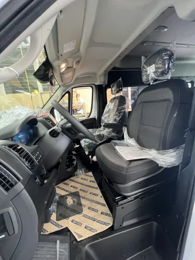 2026 RAM PROMASTER 2500 - 10 PASSENGER SHUTTLE PACKAGE - BRIGHT WHITE (PW7) - GRAY SEATING - 2026 RAM PROMASTER SHUTTLE - Image 7 of 18