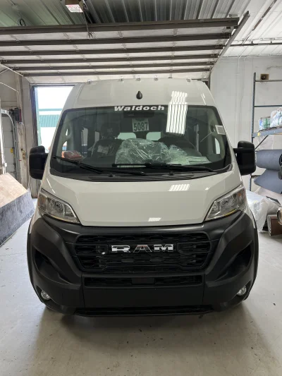 2026 RAM PROMASTER 2500 - 10 PASSENGER SHUTTLE PACKAGE - BRIGHT WHITE (PW7) - GRAY SEATING - 2026 RAM PROMASTER SHUTTLE - Image 2 of 18