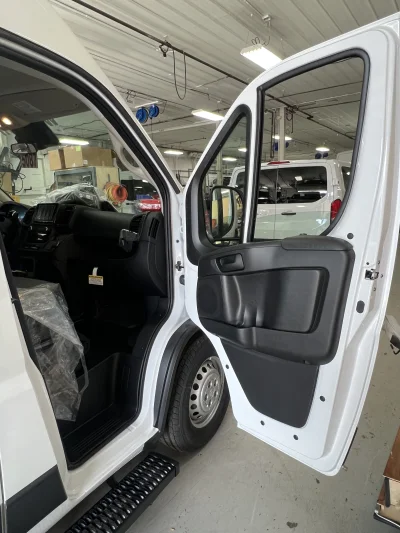 2026 RAM PROMASTER 2500 - 10 PASSENGER SHUTTLE PACKAGE - BRIGHT WHITE (PW7) - GRAY SEATING - 2026 RAM PROMASTER SHUTTLE - Image 5 of 18