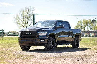 BLACK - 2020 RAM  LEVEL - Image 2 of 15